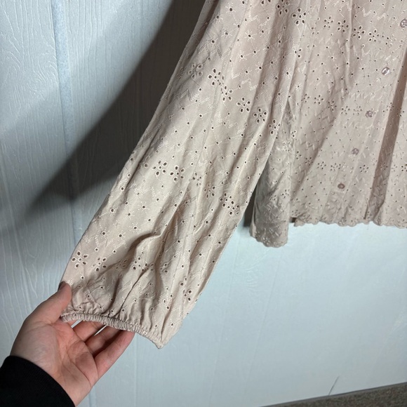 NWT Torrid Eyelet Button Up Long Sleeve Shirt in mushroom size 2X - Picture 5 of 11